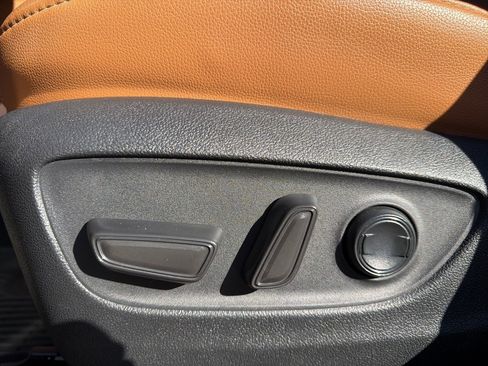 Used 2021 Toyota Highlander Platinum image 11