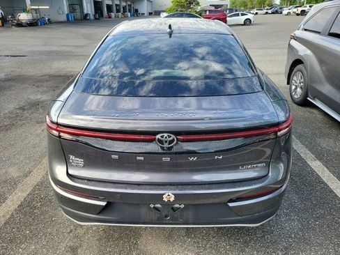 Used 2023 Toyota Crown Limited image 5