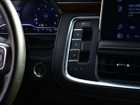 Used 2023 Chevrolet Suburban Premier image 38