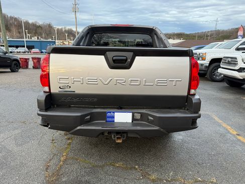 Used 2005 Chevrolet Avalanche 2500 w/ Preferred Equipment Group image 4