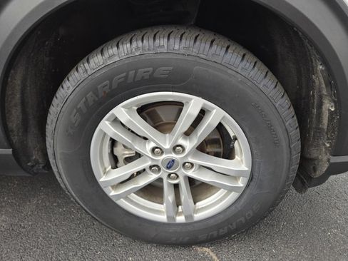 Used 2024 Ford Explorer XLT w/ Equipment Group 202A AWD/4WD image 41