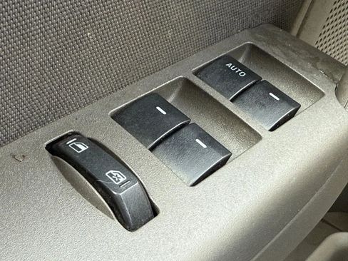 Used 2010 Ford Focus SE image 17