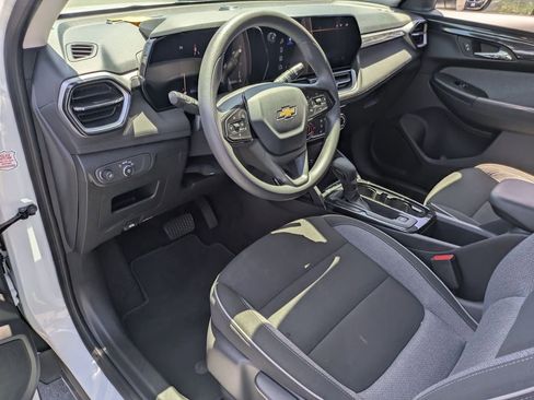 Used 2025 Chevrolet TrailBlazer LT AWD/4WD image 16