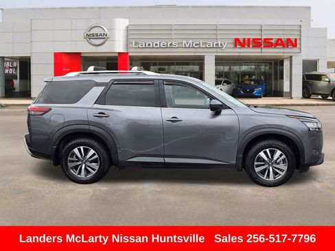 Used 2024 Nissan Pathfinder SL FWD image 2