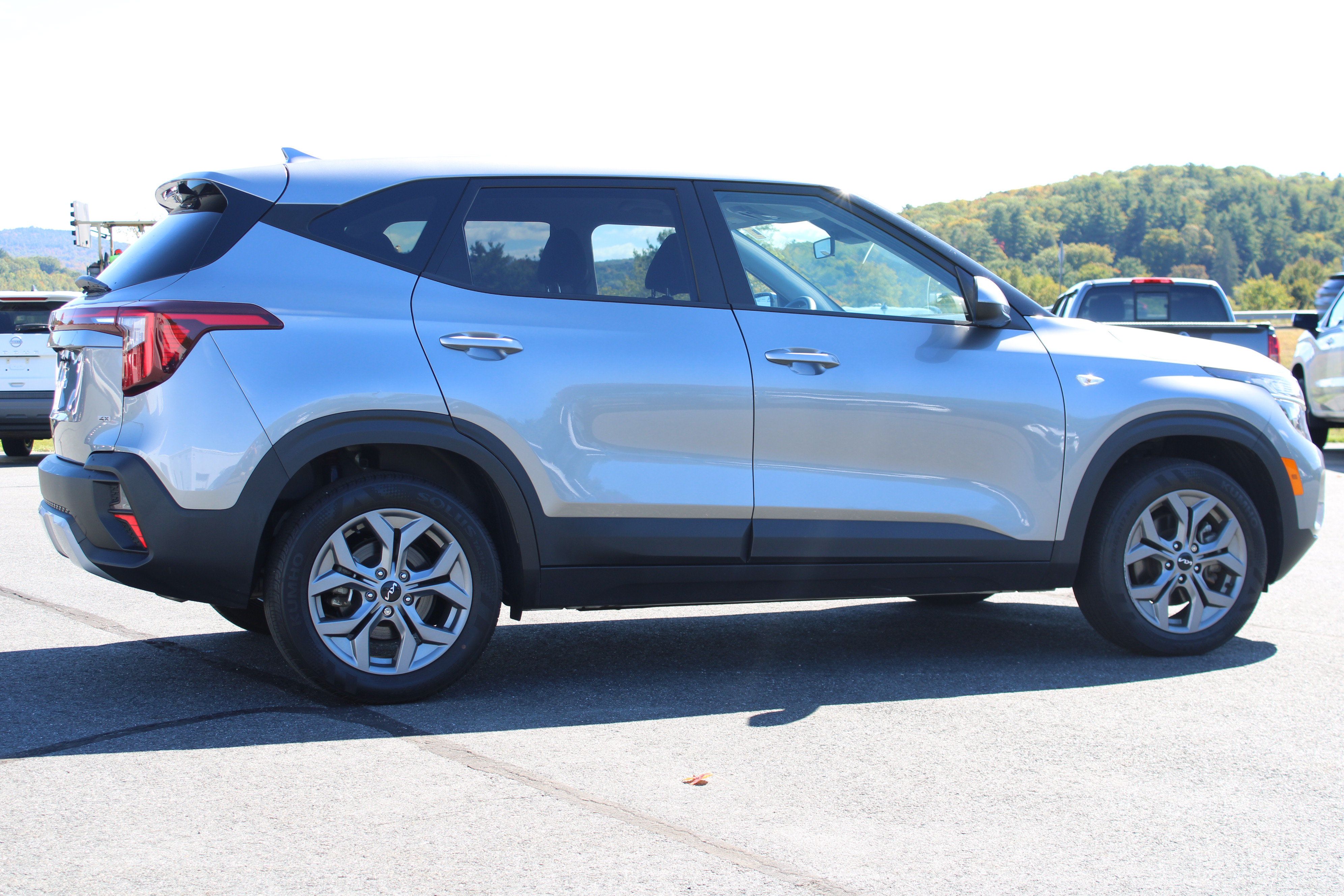 Used 2024 Kia Seltos LX AWD/4WD image 6