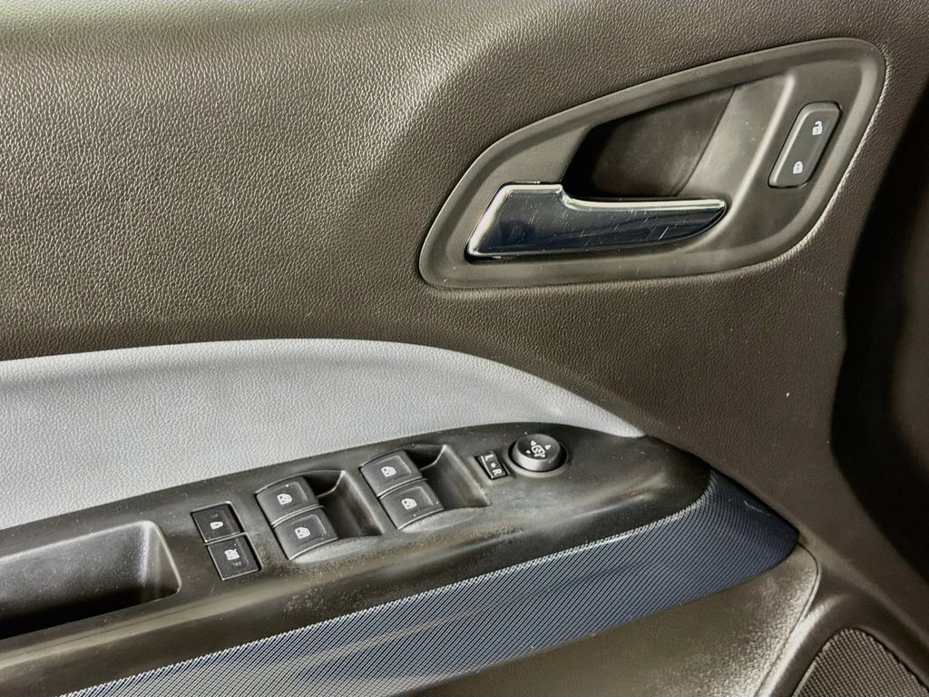 Used 2018 Chevrolet Colorado Z71 AWD/4WD image 17