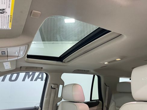 Used 2020 GMC Yukon Denali w/ Denali Premium Package AWD/4WD image 11