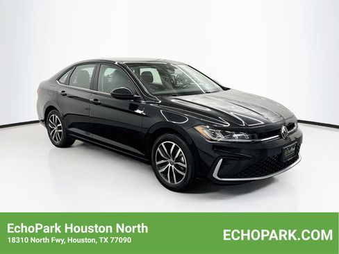 Used 2025 Volkswagen Jetta SE FWD image 1