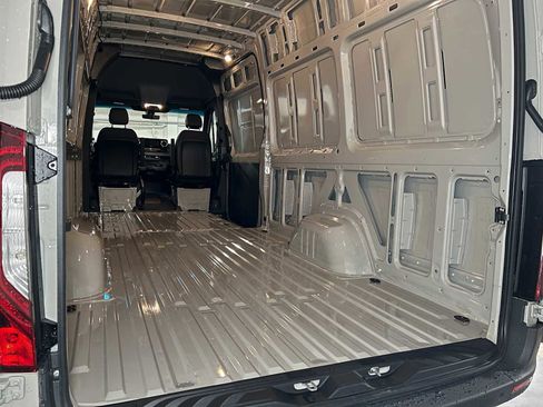 New 2026 Mercedes-Benz Sprinter 2500 image 17