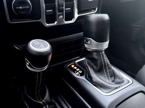 Used 2021 Jeep Wrangler Unlimited Sahara AWD/4WD image 8