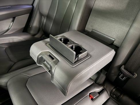 Used 2022 Audi Q8 Premium image 19