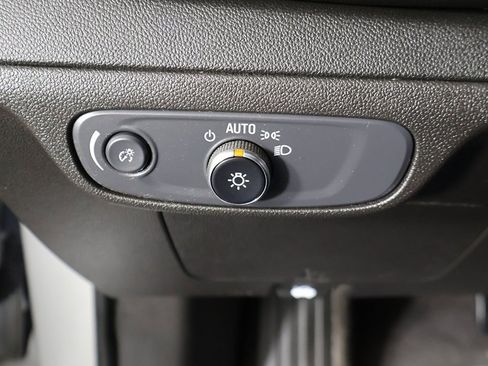 Used 2022 Chevrolet Bolt EUV LT w/ Comfort Package image 30