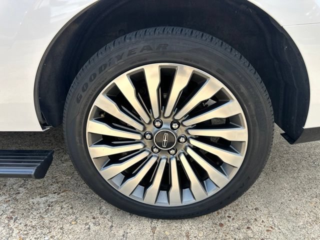 Used 2018 Lincoln Navigator Reserve w/ Technology Package AWD/4WD image 37