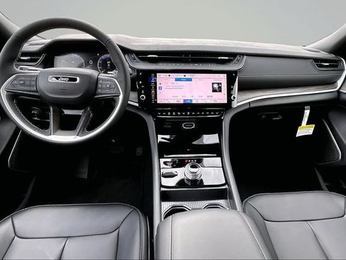 New 2026 Jeep Grand Cherokee L Limited AWD/4WD image 10