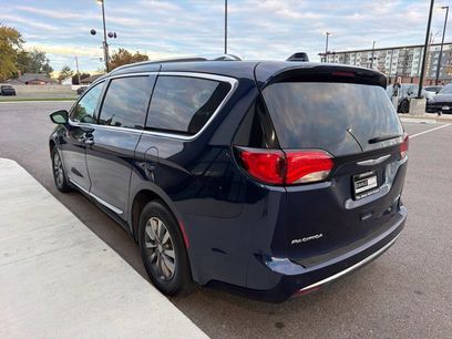 Used 2019 Chrysler Pacifica Limited w/ Advanced Safetytec Group
