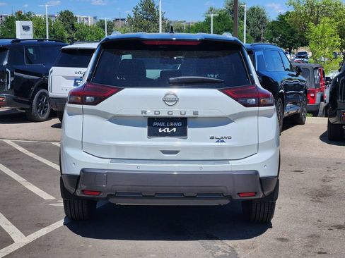 Used 2025 Nissan Rogue SL AWD/4WD image 6