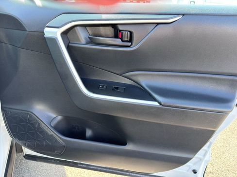 Used 2022 Toyota RAV4 LE AWD/4WD image 26