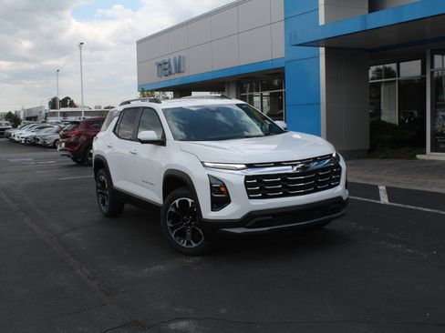 New 2026 Chevrolet Equinox LT w/ Safety and Technology Package FWD image 2
