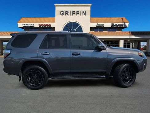 Used 2016 Toyota 4Runner SR5 image 3