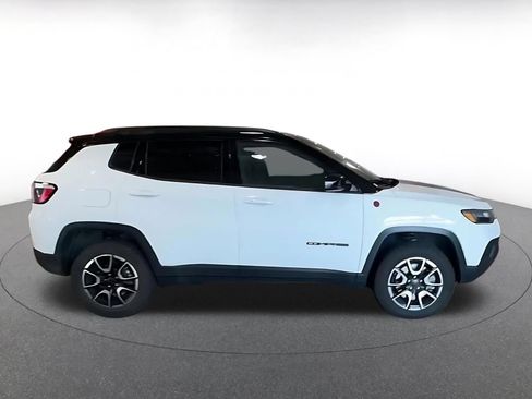 Used 2025 Jeep Compass Trailhawk AWD/4WD image 15