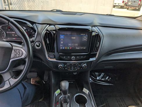 Used 2023 Chevrolet Traverse LT AWD/4WD image 3