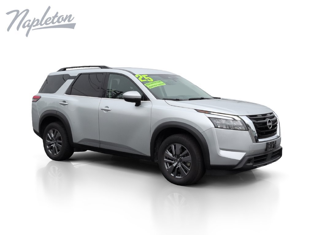 Used 2025 Nissan Pathfinder SV AWD/4WD image 8