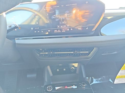 New 2025 Audi Q6 e-tron Premium AWD/4WD image 18