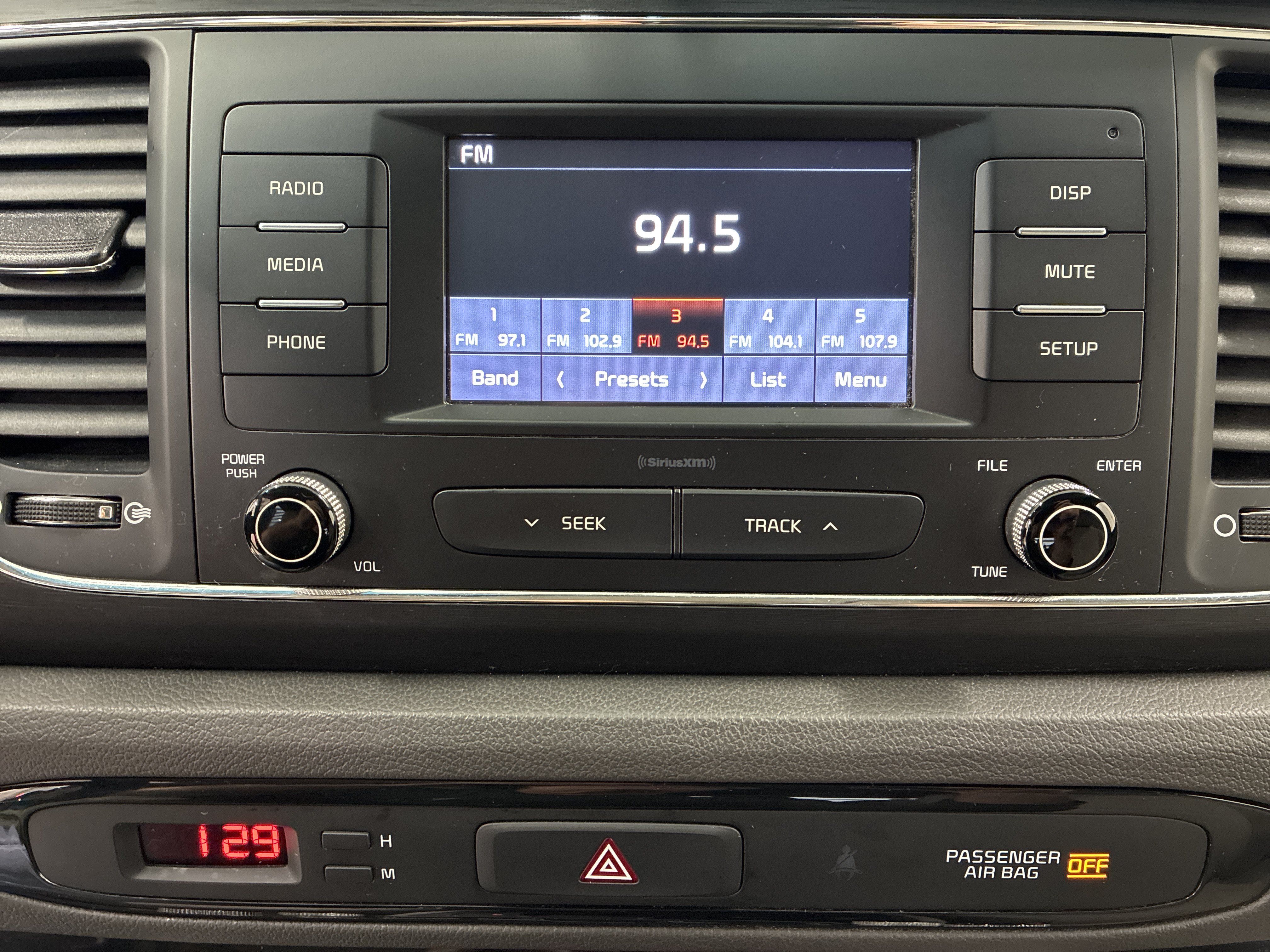 Used 2018 Kia Sedona LX FWD image 29