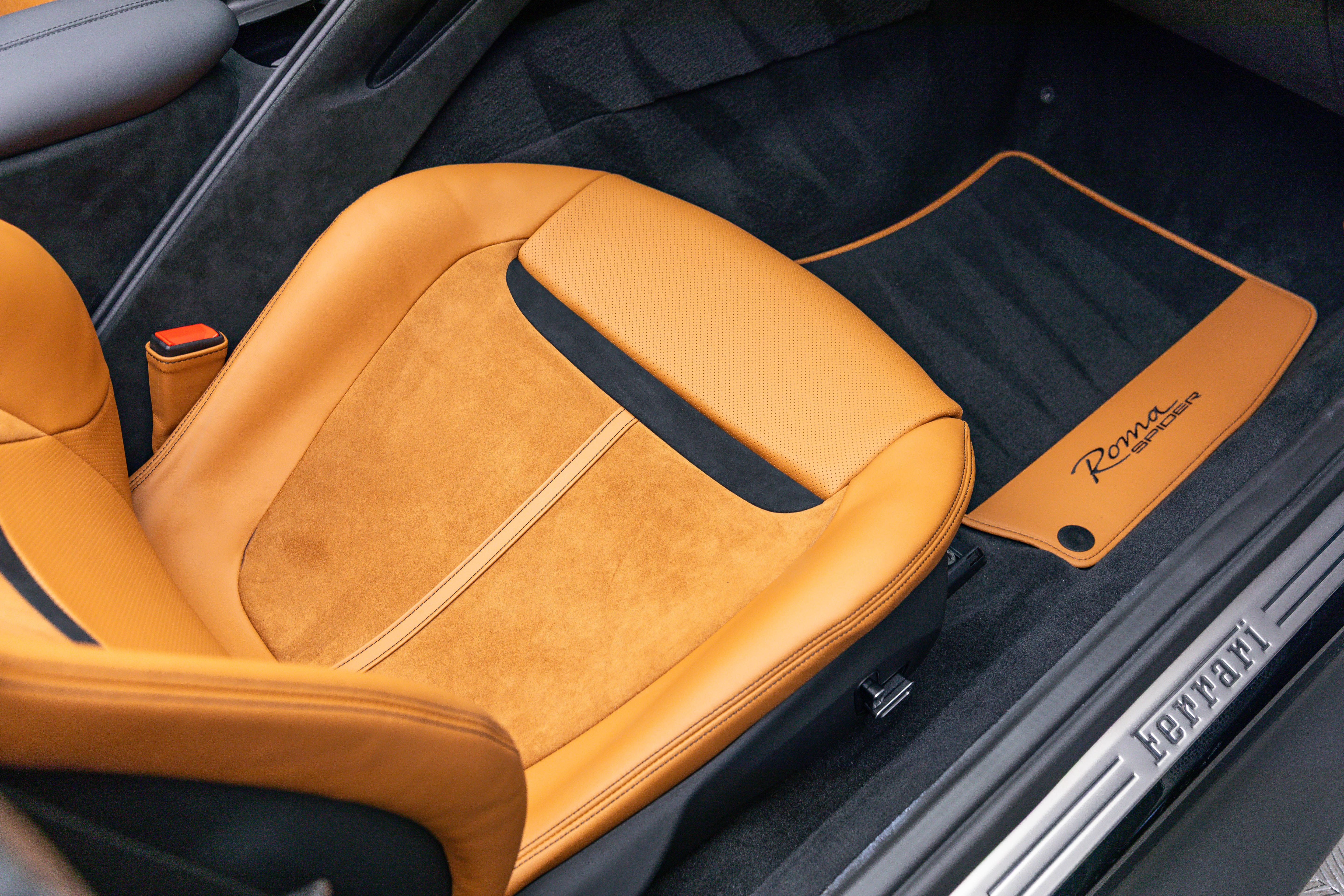 Certified 2026 Ferrari Roma Spider RWD image 36