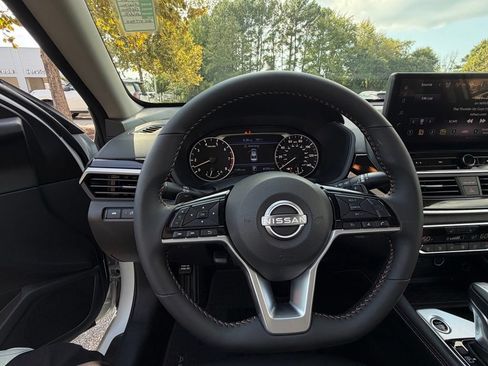 Certified 2025 Nissan Altima 2.5 SR w/ SR Premium Package FWD image 16