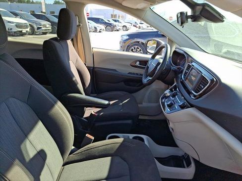 Certified 2023 Chrysler Voyager LX image 12