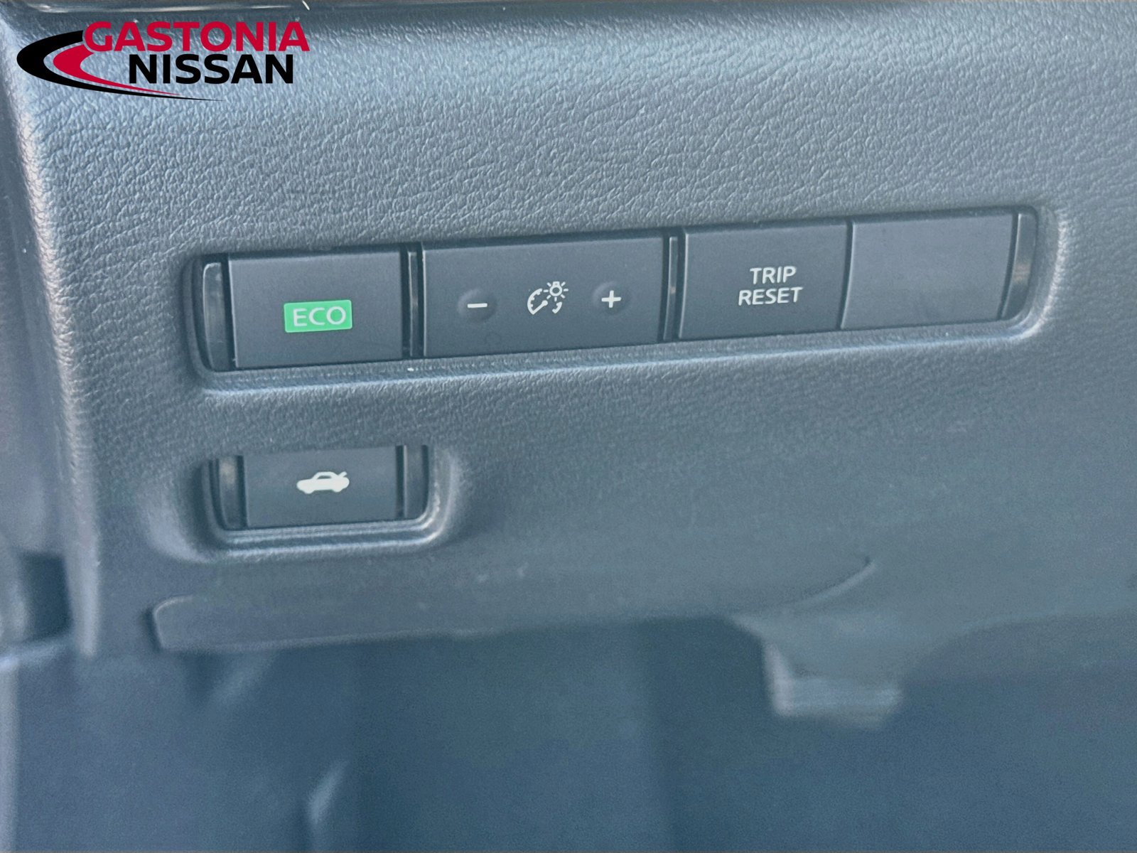 Used 2024 Nissan Sentra SV FWD image 13
