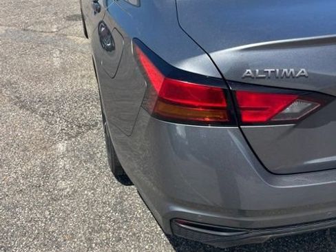 Used 2024 Nissan Altima 2.5 SR FWD image 6