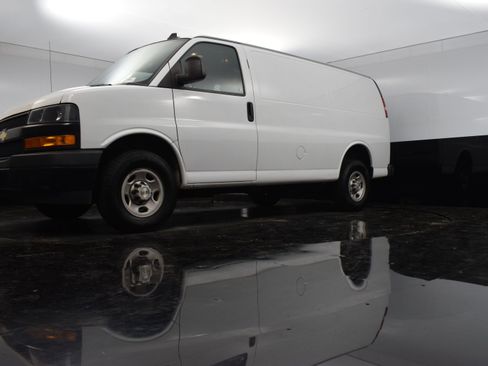 Used 2022 Chevrolet Express 2500 w/ Driver Convenience Package image 16