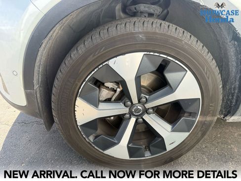 Used 2023 Volvo XC40 B4 Ultimate image 7