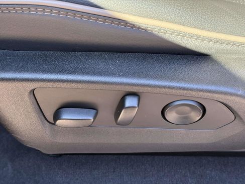 Used 2024 GMC Canyon Denali image 16