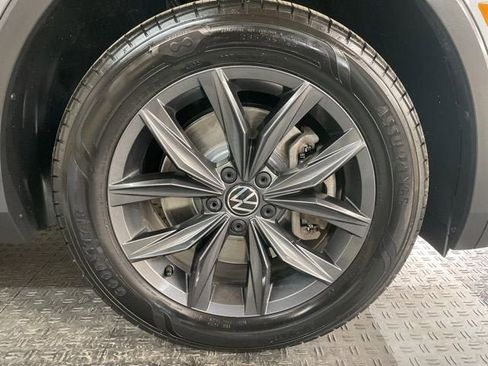Used 2022 Volkswagen Tiguan SE AWD/4WD image 3