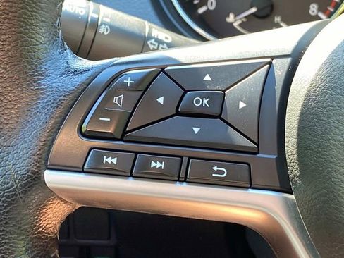 Used 2021 Nissan Rogue Sport SV FWD image 19