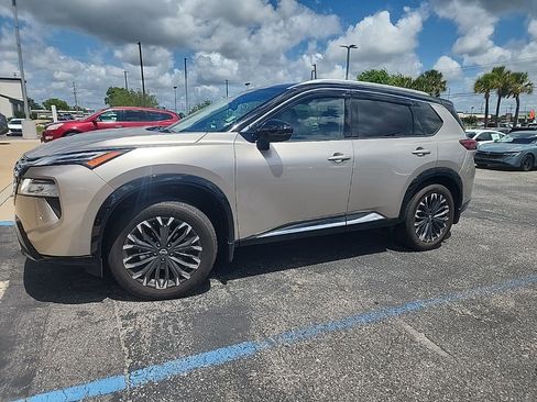 Used 2024 Nissan Rogue Platinum w/ Platinum Premium Package image 1