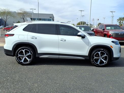 Certified 2025 Volkswagen Tiguan SE image 8