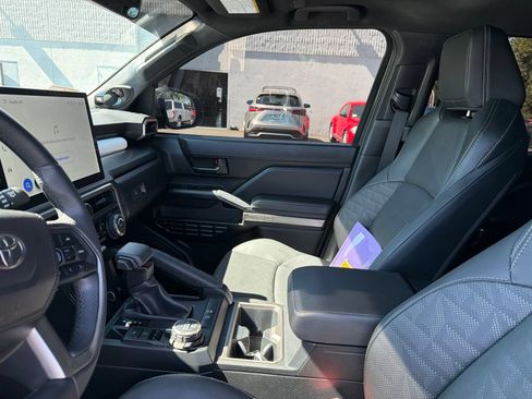 Used 2025 Toyota 4Runner TRD Off-Road Premium AWD/4WD image 7