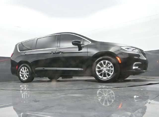 Used 2026 Chrysler Pacifica Limited FWD image 26