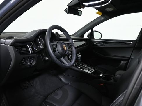 Used 2025 Porsche Macan Turbo AWD/4WD image 4