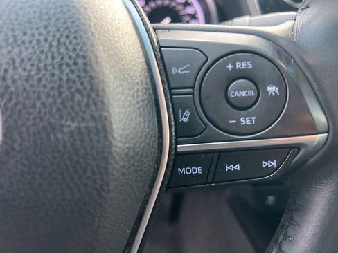 Used 2018 Toyota Camry XLE image 15