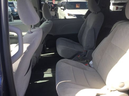 Used 2020 Toyota Sienna LE FWD image 11