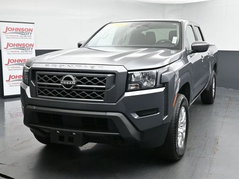 Used 2023 Nissan Frontier SV image 4