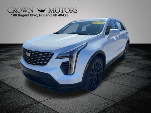 Used 2022 Cadillac XT4 Luxury w/ Cold Weather Package AWD/4WD image 6