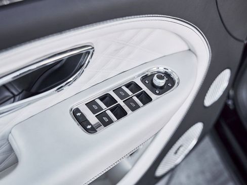 Used 2023 Bentley Bentayga Extended Wheelbase AWD/4WD image 31