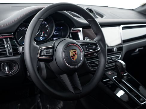 Certified 2026 Porsche Macan AWD/4WD image 15