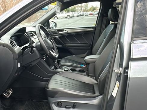 Used 2024 Volkswagen Tiguan SE R-Line image 9